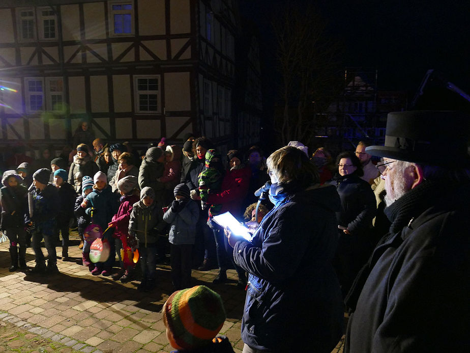 Sankt Martin Laternenumzug durch die Stadt (Foto: Karl-Franz Thiede)